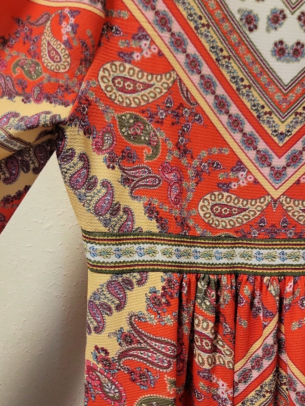 Umgee Coral Paisley V-Neck Empire Waist Long Sleeve Dress - Picture 4 of 6